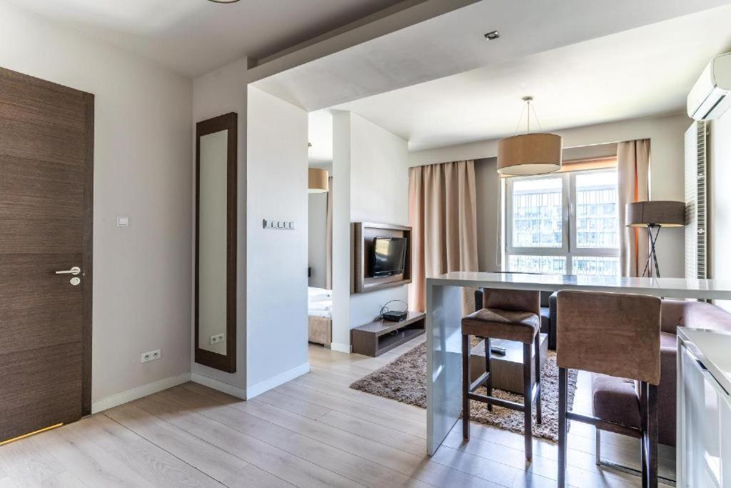 Platinum Tower - City Center - Golden Apartments วอร์ซอ ภายนอก รูปภาพ